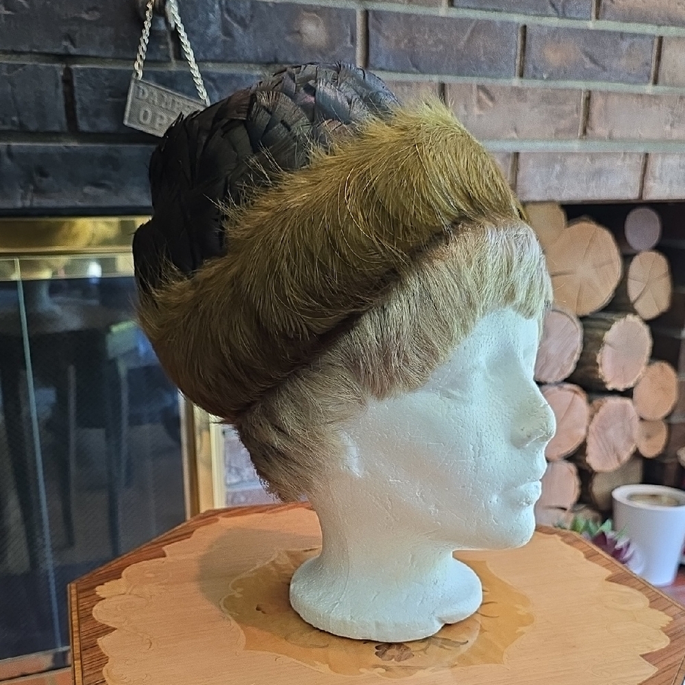 Helen Yoffe - Designer Vintage Feather Two-Tone Pillbox Hat + Travel Hat Box